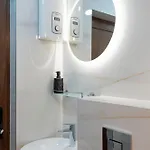 Appartamento Urban Five #5 - Stylish One-bedroom With Kitchen & Parking *