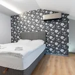 Urban Five #5 - Stylish One-bedroom With Kitchen & Parking Appartamento