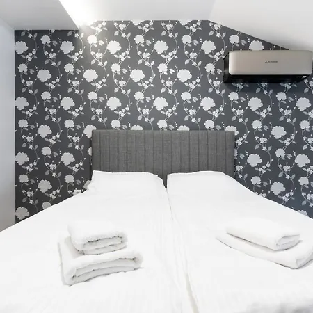 アパート Urban Five #5 - Free Parking - Stylish One-Bedroom Apartments With Kitchen & Parking ヴェリコ・タルノヴォ