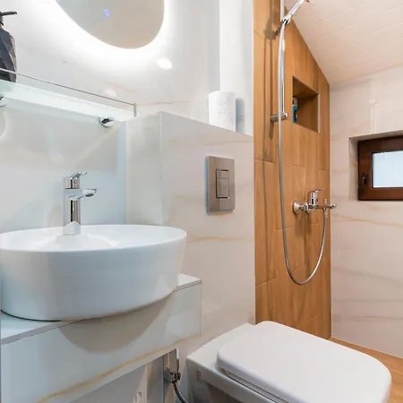 Urban Five #5 - Stylish One-bedroom With Kitchen & Parking * Veliko Tarnovo