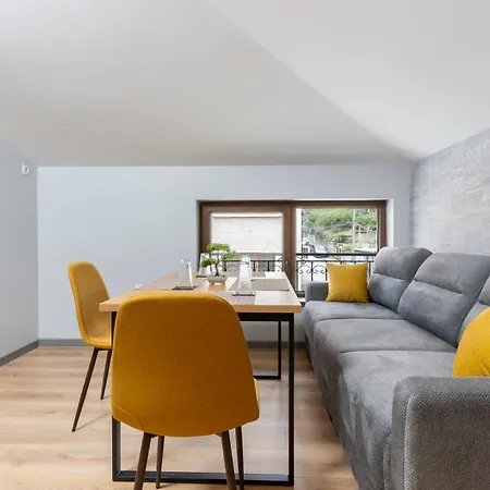アパート Urban Five #5 - Free Parking - Stylish One-Bedroom Apartments With Kitchen & Parking ヴェリコ・タルノヴォ
