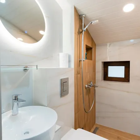 Urban Five #5 - Stylish One-bedroom With Kitchen & Parking * Veliko Tarnovo