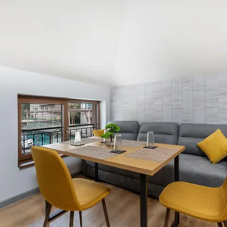 アパート Urban Five #5 - Free Parking - Stylish One-Bedroom Apartments With Kitchen & Parking ヴェリコ・タルノヴォ