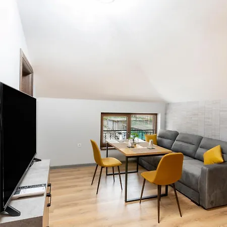 Urban Five #5 - Free Parking - Stylish One-Bedroom Apartments With Kitchen & Parking