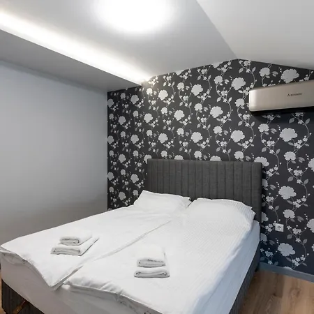 アパート Urban Five #5 - Free Parking - Stylish One-Bedroom Apartments With Kitchen & Parking ヴェリコ・タルノヴォ