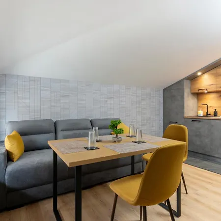 Urban Five #5 - Free Parking - Stylish One-Bedroom Apartments With Kitchen & Parking *