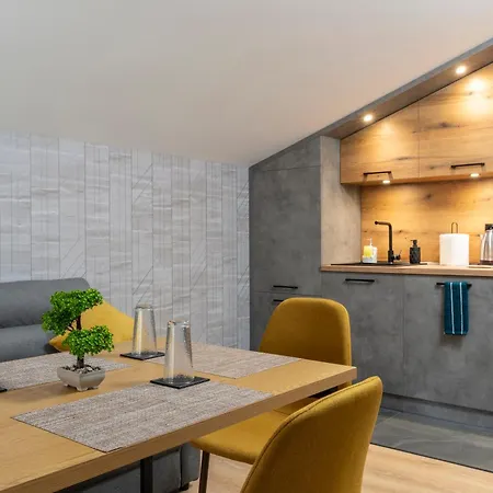 Urban Five #5 - Free Parking - Stylish One-Bedroom Apartments With Kitchen & Parking