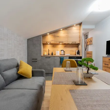 Urban Five #5 - Free Parking - Stylish One-Bedroom Apartments With Kitchen & Parking