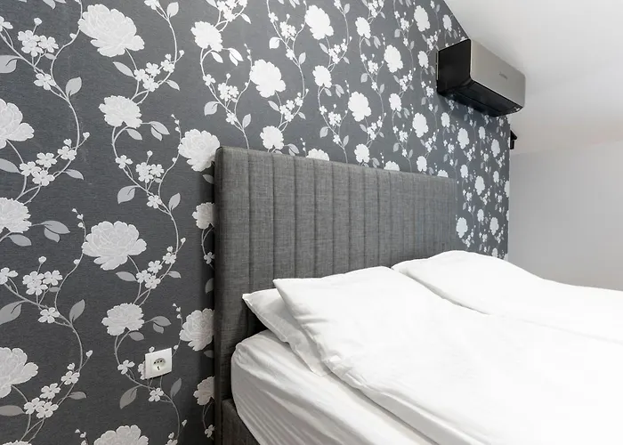 Apartment Urban Five #5 - Stylish One-bedroom With Kitchen & Parking