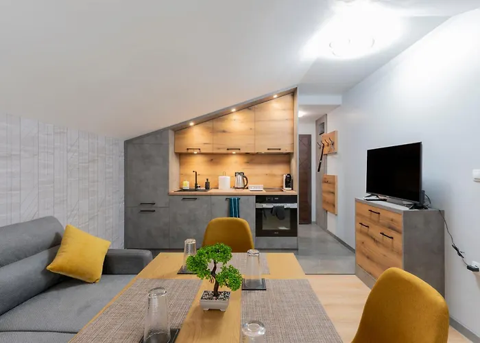 Apartment Urban Five #5 - Stylish One-bedroom With Kitchen & Parking