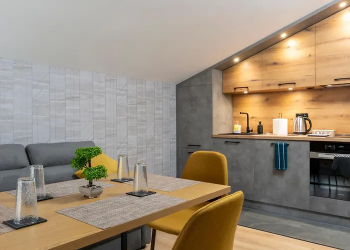 Urban Five #5 - Stylish One-bedroom With Kitchen & Parking