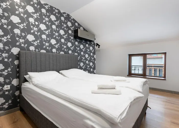 Urban Five #5 - Stylish One-bedroom With Kitchen & Parking Apartment