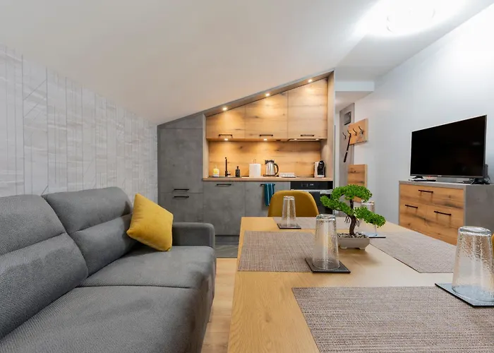 Urban Five #5 - Stylish One-bedroom With Kitchen & Parking